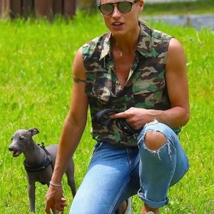 Sexy Michelle Hunziker Plays with Her Dogs in The Park (16 Photos) - Leaked Nudes