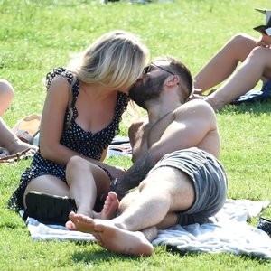 Sexy Paige Turley & Finn Tapp Pack on the PDA on a Picnic in Manchester (83 Photos) – Leaked Nudes