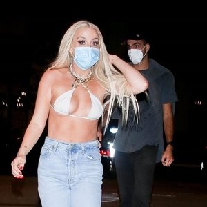 Sexy Tana Mongeau Grabs Dinner at Catch (19 Photos) – Leaked Nudes