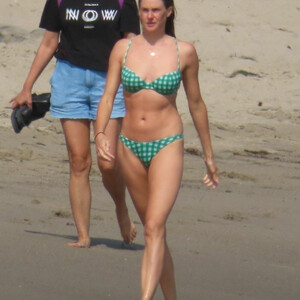 Naked Celebrity Shailene Woodley 054 pic