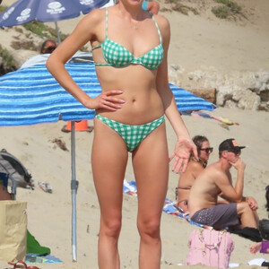 Naked Celebrity Shailene Woodley 098 pic