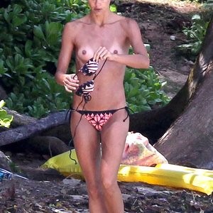 Celebrity Naked Sharni Vinson 010 pic
