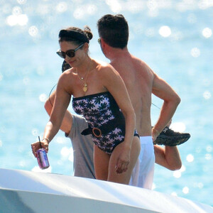 Simon Cowell Enjoys the Festive Season on Board His Yacht with Lauren Silverman (7 Photos) - Leaked Nudes