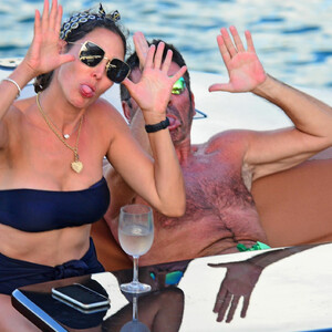 Simon Cowell & Lauren Silverman Chilled Out On Their Boat on Holiday in Barbados (36 Photos) – Leaked Nudes