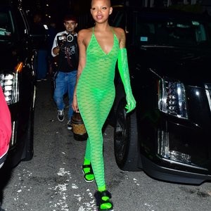 Famous Nude Slick Woods 002 pic