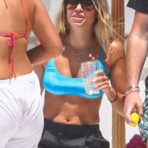 Sofia Richie Enjoys the Sunny Warm Weather with Friends in Malibu (43 Photos) – Leaked Nudes