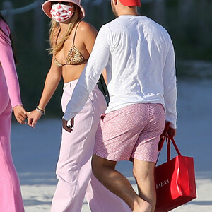 Sofia Richie Rocks a Bikini and Kisses a Mystery Man on the Beach in Miami (82 Photos) - Leaked Nudes