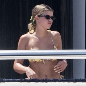 Naked celebrity picture Sofia Richie 008 pic