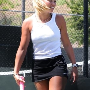 Sofia Richie Showcases Her Sporting Style During a Game of Tennis with Friends (20 Photos) – Leaked Nudes