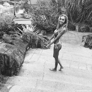 Best Celebrity Nude Sophie Habboo 004 pic
