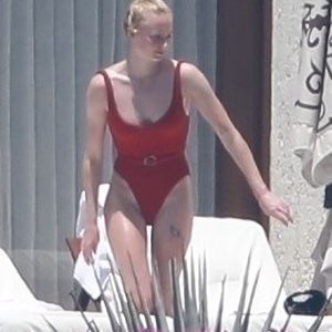 Sophie Turner Sexy (28 Photos) – Leaked Nudes