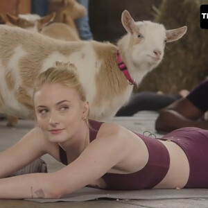 Celeb Naked Sophie Turner 007 pic