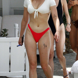 Famous Nude Sophie Turner 049 pic