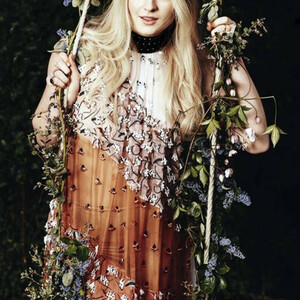 Famous Nude Sophie Turner 088 pic