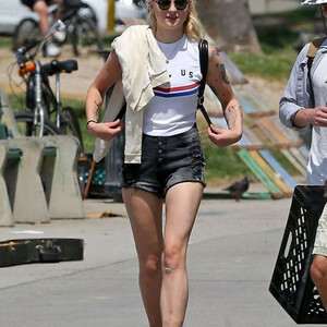 Hot Naked Celeb Sophie Turner 102 pic