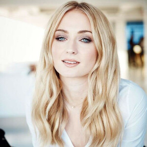 Free nude Celebrity Sophie Turner 130 pic