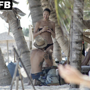 Celebrity Nude Pic Stacy Keibler 004 pic