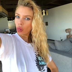 Real Celebrity Nude Stella Maxwell 042 pic