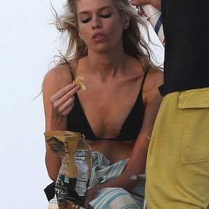 Real Celebrity Nude Stella Maxwell 013 pic