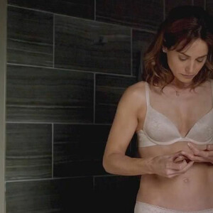 Celebrity Naked Stephanie Szostak 058 pic