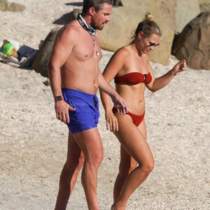 Stephen & Cassandra Amell Enjoy a Day on the Beach in St. Barts (14 Photos) – Leaked Nudes