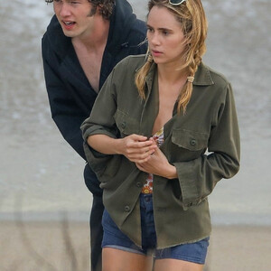 Leaked Suki Waterhouse 007 pic
