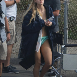 Hot Naked Celeb Suki Waterhouse 016 pic