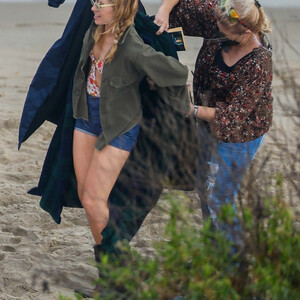 Celeb Nude Suki Waterhouse 021 pic