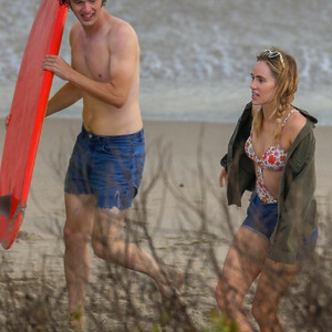 Celeb Nude Suki Waterhouse 030 pic