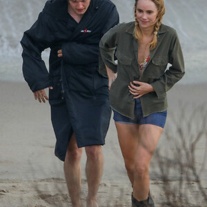 nude celebrities Suki Waterhouse 037 pic