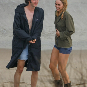 Celebrity Naked Suki Waterhouse 040 pic