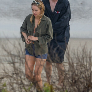 Newest Celebrity Nude Suki Waterhouse 043 pic