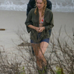 Celebrity Naked Suki Waterhouse 049 pic