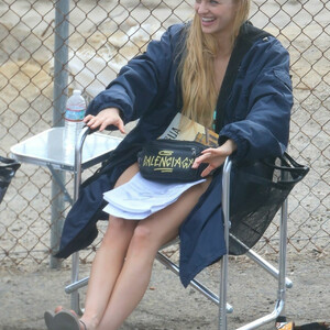 Free nude Celebrity Suki Waterhouse 054 pic
