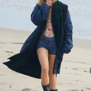 Celebrity Naked Suki Waterhouse 065 pic