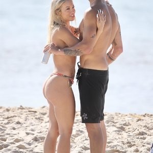 Tammy Hembrow & Matt Poole Enjoy a Beach Day in Currumbin (17 Photos) – Leaked Nudes
