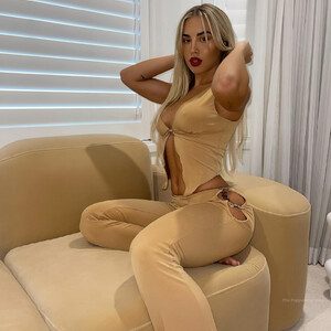 Naked celebrity picture Tammy Hembrow 014 pic