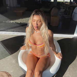 Naked celebrity picture Tammy Hembrow 017 pic