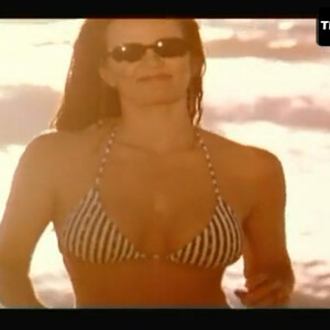 Celeb Nude Tawny Kitaen 042 pic