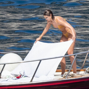 celeb nude Taylor Marie Hill 020 pic