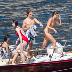 nude celebrities Taylor Marie Hill 021 pic