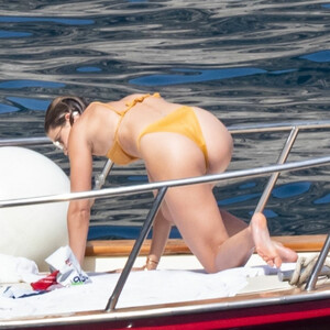 Celebrity Nude Pic Taylor Marie Hill 026 pic