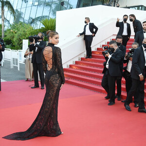 Hot Naked Celeb Taylor Marie Hill 108 pic