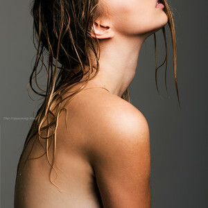 Hot Naked Celeb Taylor Justine Howard 001 pic
