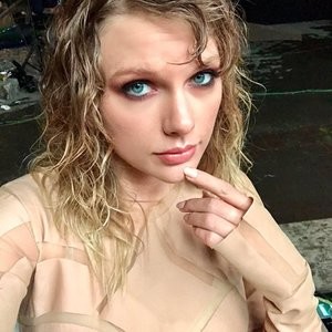 Taylor Swift Sexy (3 Pics) – Leaked Nudes