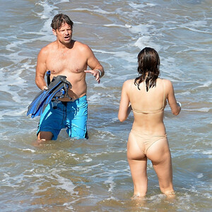 Celebrity Naked Alexandra Daddario 007 pic