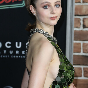 Celeb Naked Thomasin McKenzie 012 pic