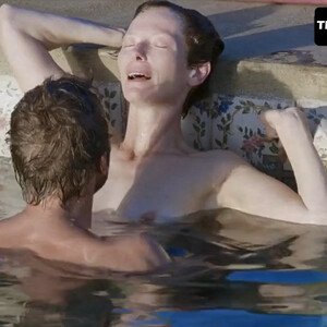 Famous Nude Tilda Swinton 033 pic