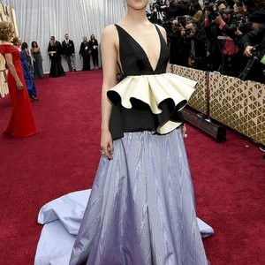Tittyless Saoirse Ronan Arrives to the 92nd Academy Awards (8 Photos) - Leaked Nudes