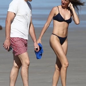 Tom Brady & Gisele Bundchen Pack on the PDA at the Beach (31 Photos) – Leaked Nudes